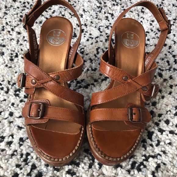Brown’s B2 Caramel Leather Platform Sandals - Picture 3 of 7